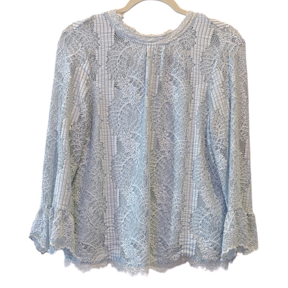 Heartloom Lace Bell Sleeve Top in Light Blue Size M